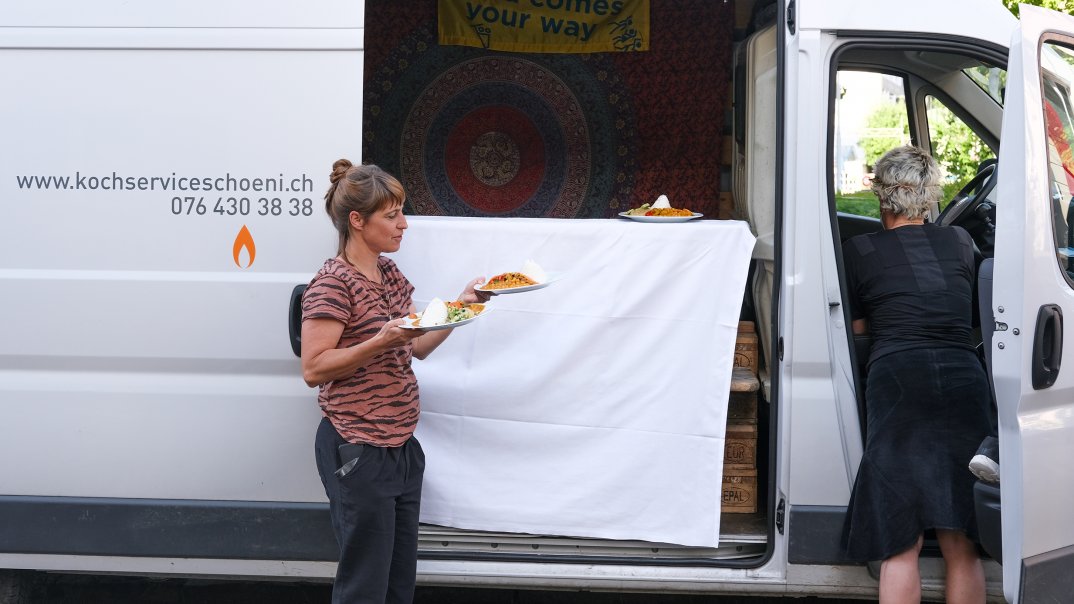 Tinu Schöni liefert Essen aus